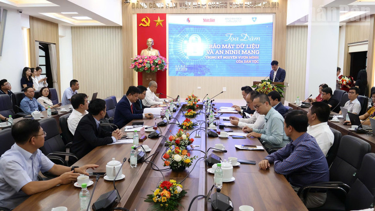Quang cảnh buổi tọa đàm ndo_tr_z7048844335721-219cdeb4bf9e43d1c66365ced1090af4.jpg