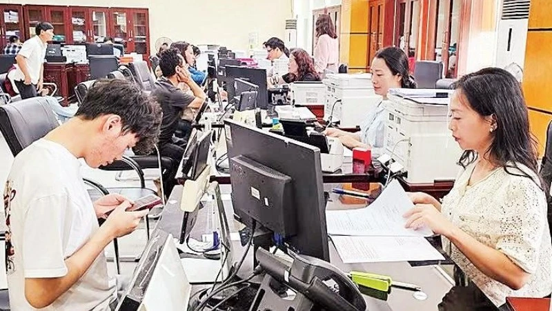 Hà Tĩnh đón 800.000 lượt khách du lịch quý I, triển lãm sách số và tuyên truyền biển đảo sôi nổi