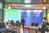 Diễn giả thuyết trình về khu công nghiệp ESG.