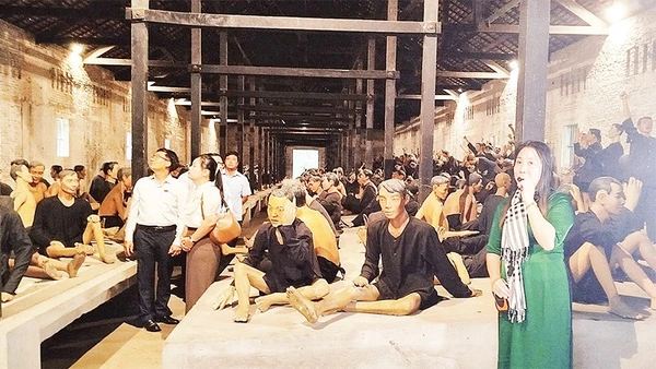Khuôn viên Nhà giam C tại Di tích lịch sử Nhà tù Phú Lợi.