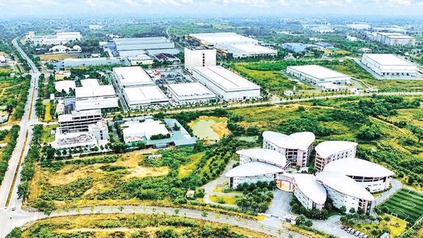 Một góc Khu công nghệ cao Hòa Lạc (Ảnh PHẠM HÙNG)