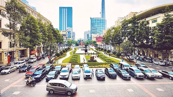 Một góc đường Lê Thánh Tôn, phường Sài Gòn, Thành phố Hồ Chí Minh.