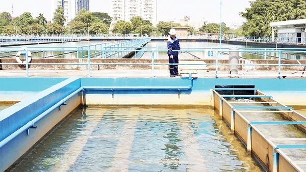 Nhà máy nước Thủ Đức lấy nguồn nước thô từ sông Đồng Nai, đồng thời là “trung tâm điều tiết” áp lực, cung cấp nước sinh hoạt chính cho Thành phố Hồ Chí Minh.