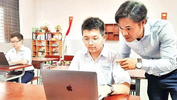 Học sinh Trường THPT chuyên Lê Hồng Phong, Thành phố Hồ Chí Minh học môn trí tuệ nhân tạo.