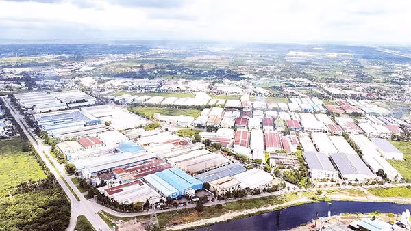 Nhiều công ty ở Thành phố Hồ Chí Minh triển khai mô hình điện mặt trời áp mái trong hoạt động sản xuất, kinh doanh (Ảnh CTV)