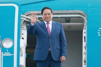 Thủ tướng lên đường dự Hội nghị WEF 16 Thiên Tân và làm việc tại Trung Quốc. (Ảnh: TTXVN)