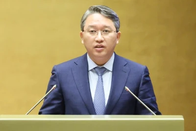 Bộ trưởng Tư pháp Nguyễn Hải Ninh trình bày Báo cáo về công tác thi hành án năm 2025. (Ảnh: DUY LINH)