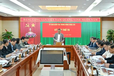 Đồng chí Trần Sỹ Thanh, Ủy viên Trung ương Đảng, Chủ nhiệm Ủy ban Kiểm tra Trung ương, chủ trì Kỳ họp thứ 70. (Ảnh: THỦY NGUYÊN)