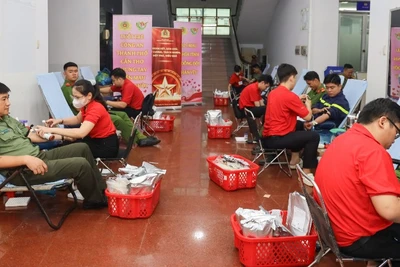 Cán bộ, chiến sĩ Công an thành phố Cần Thơ hiến máu đầu năm 2026.