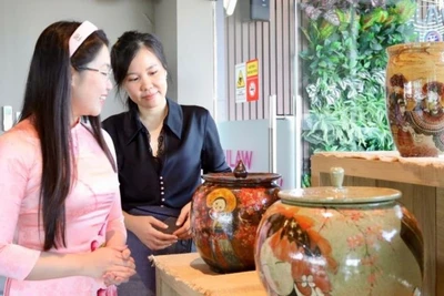 Không gian Triển lãm mini “Em, Gốm và Hoa”.