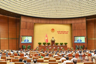 Quốc hội thảo luận ở hội trường về Dự thảo Nghị quyết của Quốc hội sửa đổi, bổ sung một số điều của Hiến pháp năm 2013 (lần thứ hai). (Ảnh: DUY LINH)