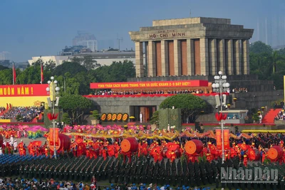 Quảng trường Ba Đình rực rỡ cờ hoa trong ngày Quốc khánh.