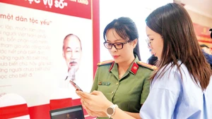 “Bình dân học vụ số”- cuộc cách mạng về tư duy và hành động nhằm phổ cập kỹ năng số cho các cán bộ, chiến sĩ công an Thủ đô.