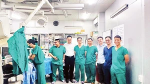 Bệnh viện Trung ương Quân đội 103 hỗ trợ chuyển giao kỹ thuật thăm dò đốt điện sinh lý cho Bệnh viện Đa khoa khu vực miền núi phía bắc Quảng Nam.