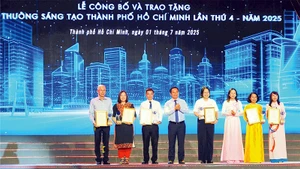 Trao Giải thưởng Sáng tạo lần 4, năm 2025 tặng tác giả, nhóm tác giả ở lĩnh vực quản lý nhà nước.