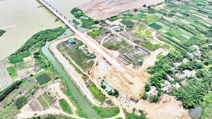 Gỡ vướng mặt bằng, dự án đập dâng hạ lưu sông Trà Khúc đang được thi công trở lại, phấn đấu đưa vào sử dụng trong năm 2025.