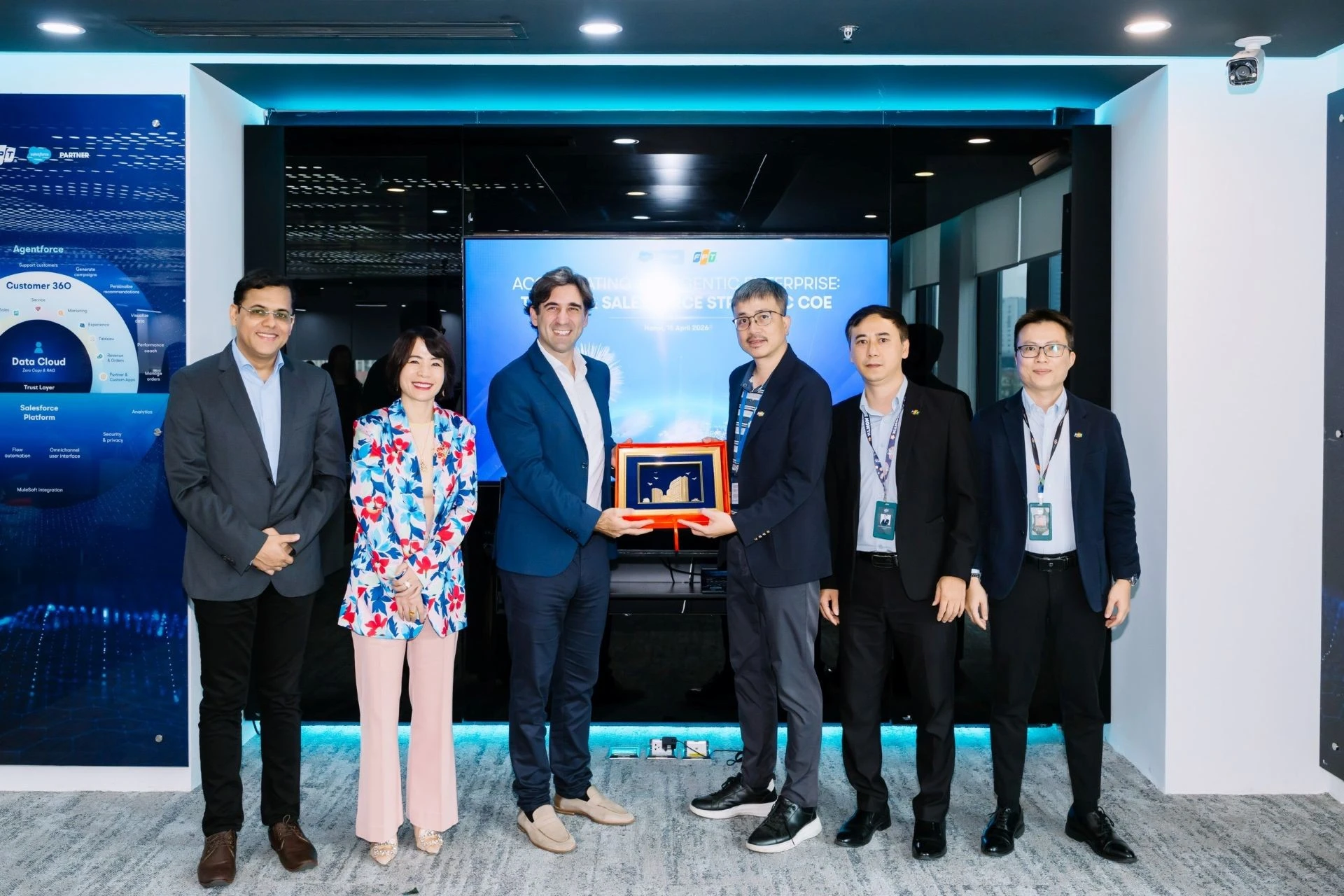 FPT và Salesforce khai trương Trung tâm Đổi mới Dữ liệu và AI đầu tiên tại ASEAN