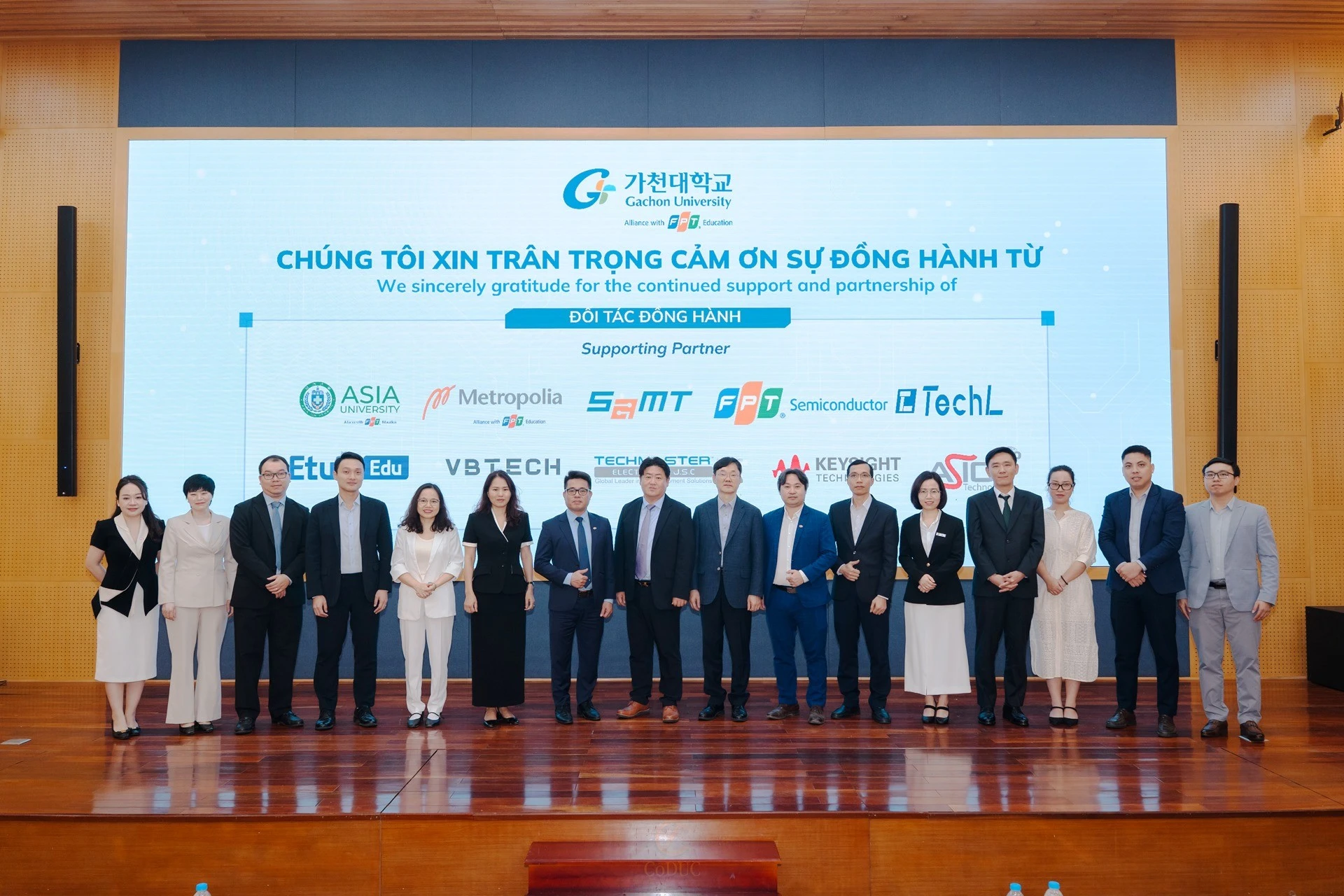 Hội thảo bán dẫn tại Hà Nội: Giải bài toán nhân lực 50.000 kỹ sư vào năm 2030