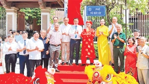 Lễ gắn biển phố Vũ Đức Úy tại phường Thanh Liệt.
