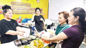 Các hình thức thanh toán không tiền mặt ngày càng được người dân lựa chọn sử dụng.