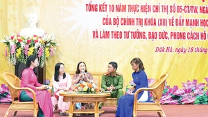 Đại diện chi bộ Tổ dân phố 8, xã Đăk Hà chia sẻ về những mô hình hay, cách làm hiệu quả tại cơ sở.