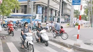 Ngã tư Lý Thường Kiệt - Hồng Bàng (quận 5) đã thông thoáng hẳn nhờ được mở đường nhánh rẽ phải vào đường Hồng Bàng.