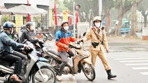 CSGT Hà Nội tăng cường xử lý vi phạm, bảo đảm trật tự ATGT, trật tự xã hội. Ảnh | DOÃN TẤN