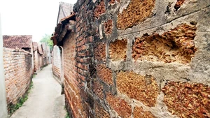Lời thì thầm của ngõ đá ong