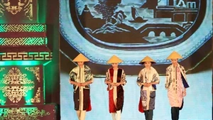  Đêm hội áo dài - một trong những chương trình mang đậm nét riêng thu hút người xem.