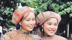 Thiếu nữ dân tộc Mông. 