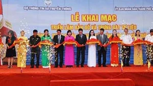 Khai mạc triển lãm bản đồ và trưng bày tư liệu: Hoàng Sa, Trường Sa của Việt Nam.