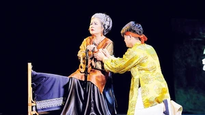 NSND Lê Ngọc vào vai Kim Tử - vai diễn được trao giải Nghệ sĩ trình diễn xuất sắc ở Liên hoan Sân khấu Trung Quốc - ASEAN 2016.