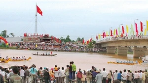Ngày hội đua thuyền trên sông Bến Hải. Ảnh: MINH HOÀN