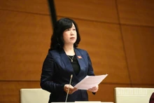Bộ trưởng Y tế Đào Hồng Lan tham gia giải trình một số nội dung đại biểu Quốc hội quan tâm đến vấn đề bảo đảm an toàn thực phẩm cho học sinh trong trường học. (Ảnh: DUY LINH)