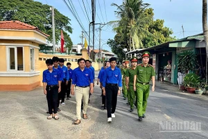 Xã Thường Lạc tham gia đi bộ hưởng ứng chương trình đi bộ “Cùng Việt Nam tiến bước” do Báo Nhân Dân phối hợp Bộ Công an tổ chức.