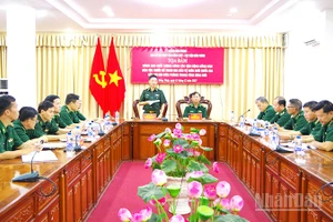 Thiếu tướng, Tiến sĩ Nguyễn Xuân Bách, Chính ủy Học viện Biên phòng, Trưởng đoàn khảo sát phát biểu tại tọa đàm.