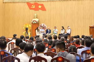 Quang cảnh tọa đàm, chia sẻ về chủ đề “Nối dòng Cửu Long - Kết chuỗi ưu thế thuận thiên”.