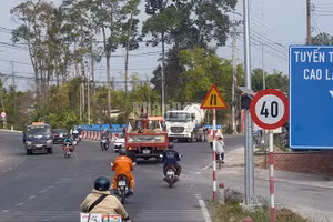 Nguy cơ mất an toàn giao thông tại vị trí nút giao giữa Quốc lộ 30 hiện hữu và tuyến tránh Quốc lộ 30 tại chân cầu Phong Mỹ.