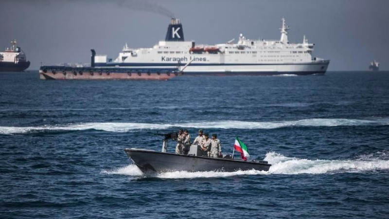 Binh sĩ Iran tuần tra eo biển Hormuz ở miền nam Iran. (Ảnh minh họa: Xinhua)