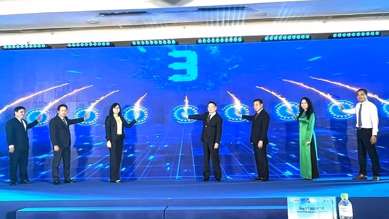 Nghi thức bấm nút phát động Chương trình Chuyển đổi số chợ truyền thống và tiểu thương. (Ảnh: BTC)