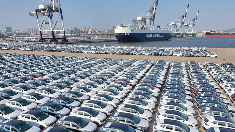 Lô ô-tô xuất khẩu tại cảng Yên Đài ở tỉnh Sơn Đông, Trung Quốc. (Ảnh: Xinhua)