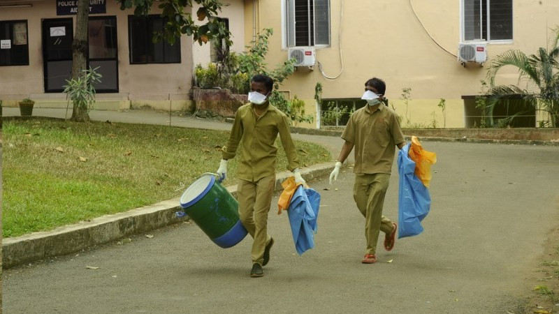 Các nhân viên y tế tại khu cách ly của Bệnh viện Đại học Y khoa Ernakulam ở Kochi, Ấn Độ, ngày 4/6/2019. (Ảnh minh họa: Xinhua)