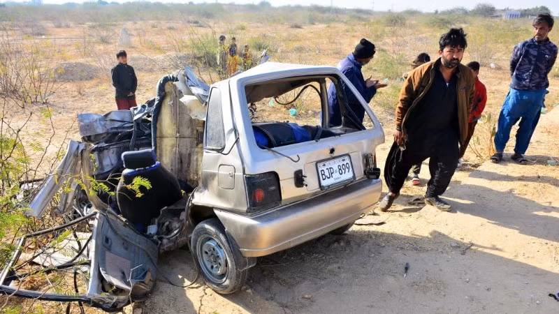 Hiện trường một vụ tai nạn ô-tô ở Pakistan, tháng 1/2026. (Ảnh minh họa: Xinhua)