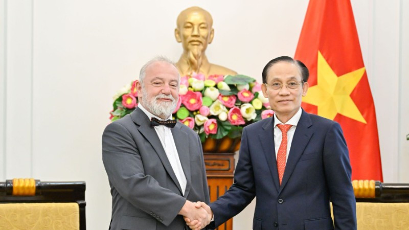 Bộ trưởng Ngoại giao Lê Hoài Trung tiếp Đại sứ đặc mệnh toàn quyền Cộng hòa Séc tại Việt Nam Hynek Kmonicek. (Ảnh: Báo Thế giới và Việt Nam)