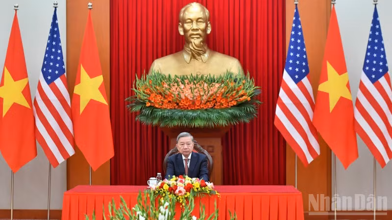 Tổng Bí thư Tô Lâm điện đàm với Tổng thống Hoa Kỳ Donald Trump, tháng 11/2024. (Ảnh: ĐĂNG KHOA)