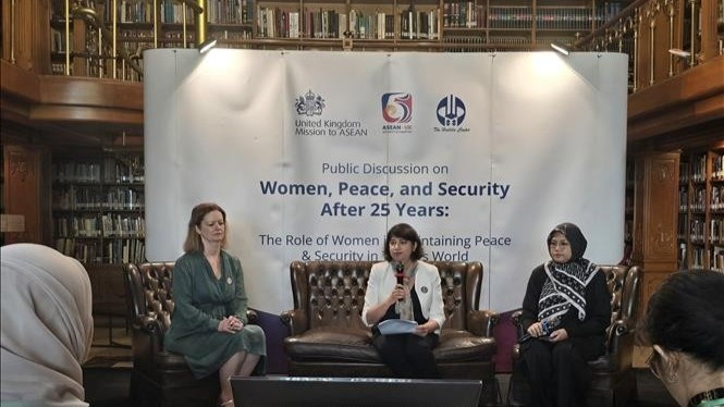 Bộ trưởng phụ trách Ấn Độ Dương-Thái Bình Dương Seema Malhotra của Anh phát biểu với báo giới. (Ảnh: TTXVN)