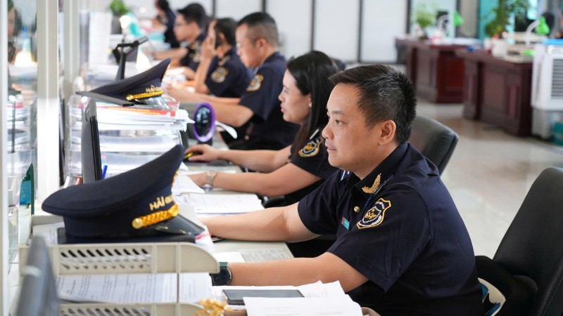 Hải quan triển khai các biện pháp tạo thuận lợi cho hoạt động thông quan hàng hóa viện trợ khẩn cấp. (Ảnh minh họa: Hải quan Việt Nam)
