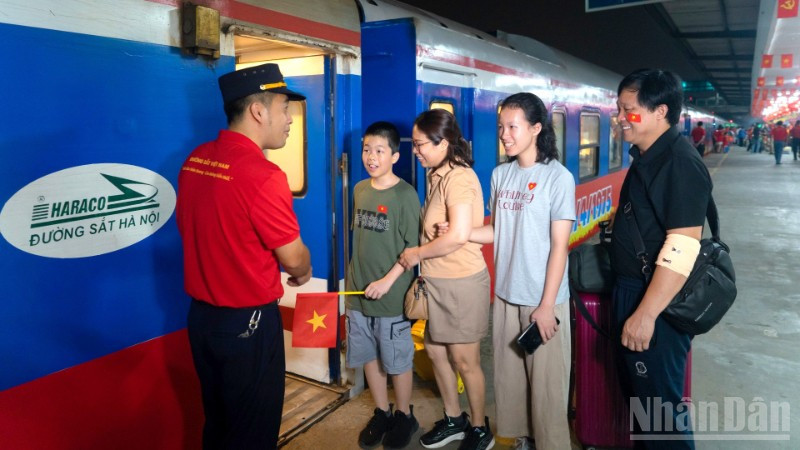 Đường sắt bắc-nam là tuyến hành lang vận tải quan trọng. (Ảnh minh họa: TRUNG HƯNG)