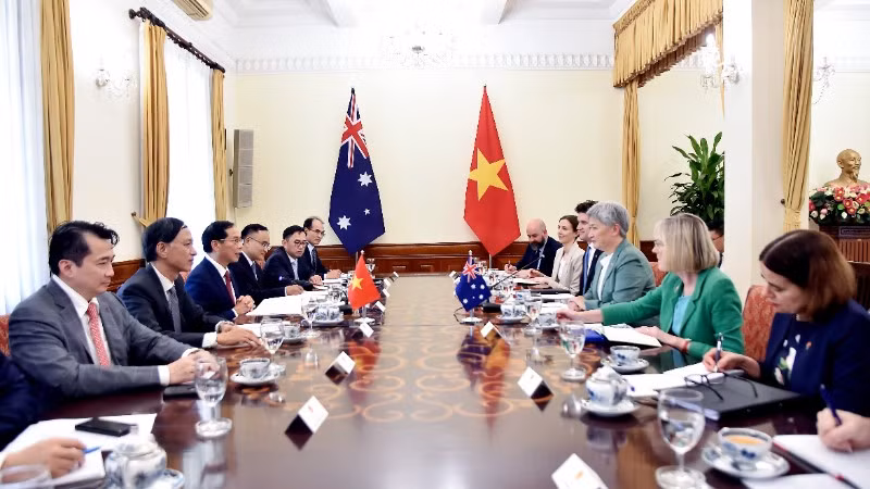 Phó Thủ tướng Chính phủ, Bộ trưởng Ngoại giao Bùi Thanh Sơn và Bộ trưởng Ngoại giao Australia Penny Wong đồng chủ trì Hội nghị Bộ trưởng Ngoại giao Việt Nam-Australia lần thứ 7. (Ảnh: Báo Thế giới và Việt Nam)