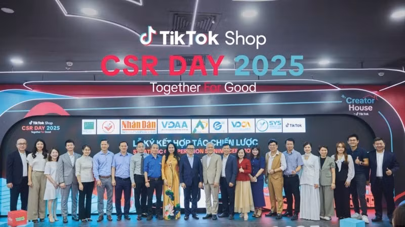 Phối hợp với cộng đồng doanh nghiệp, eComDX thúc đẩy ứng dụng “4 Go” vào thực tiễn. (Ảnh: BCT)